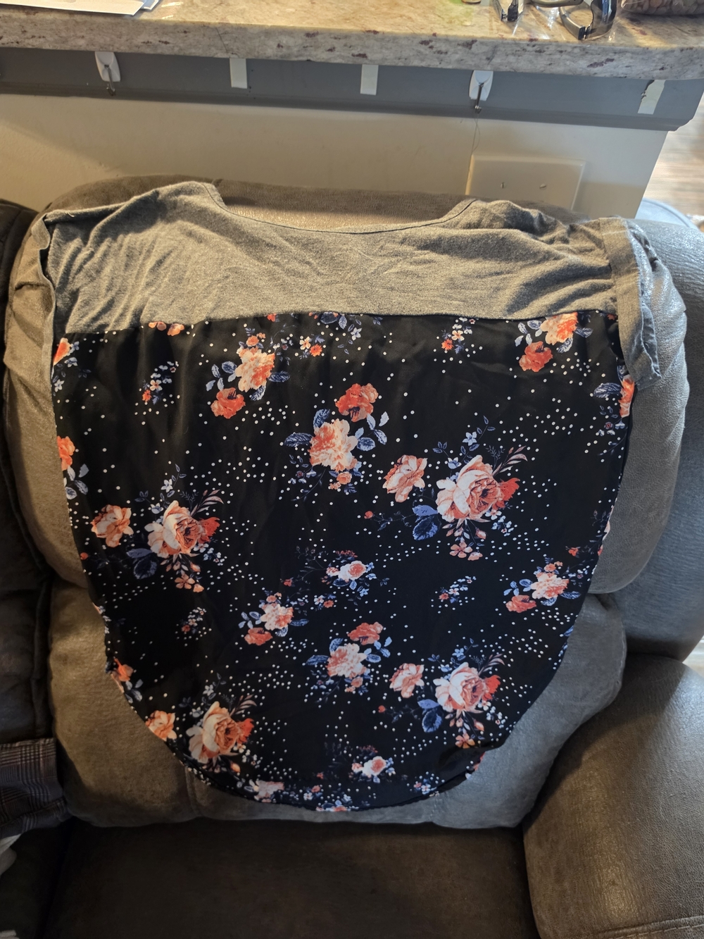 Floral Pocket Front Black & Gray Women's Top